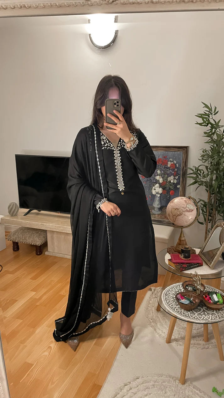 Elegant Black: